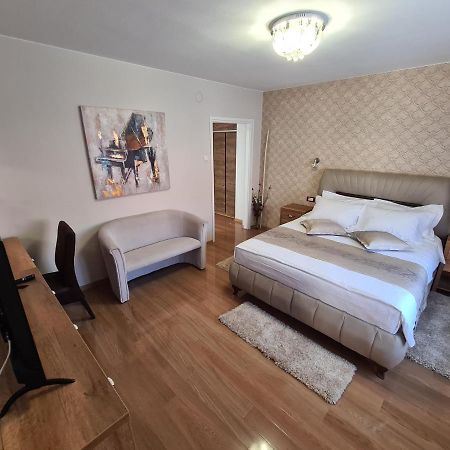 Apartmani Rajin Вършац Екстериор снимка